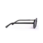 Vista lateral de los lentes de sol EVE de Solivo, mostrando su diseño contemporáneo y la marca en el brazo, combinando moda y funcionalidad.