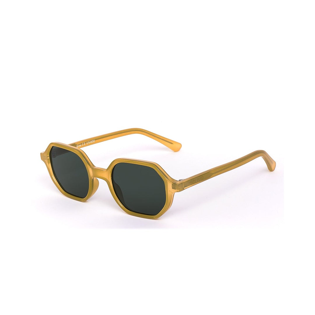 Lentes de sol EVE de Solivo en color amarillo, mostrando un perfil lateral con un diseño contemporáneo y sofisticado que resalta la tendencia actual.