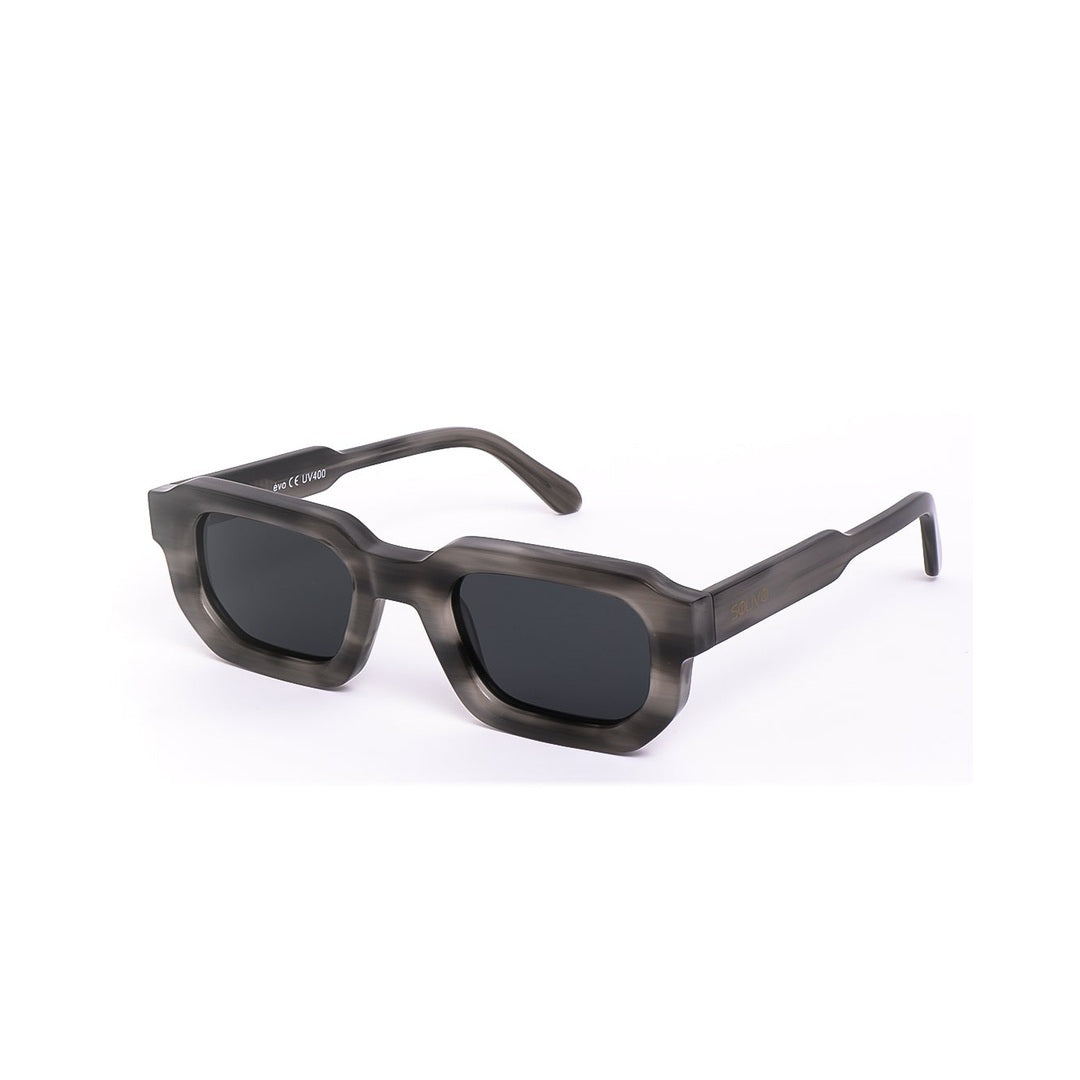 Vista lateral de los lentes de sol Évo Gris de Solivo — diseño elegante con filtro UV400
