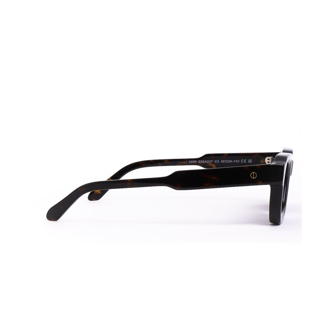 Lateral de los lentes de sol Évo de Solivo, mostrando su diseño elegante y moderno, ideal para amantes de la moda y la funcionalidad.