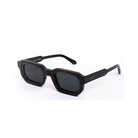 Lentes de sol Évo de Solivo, vista lateral en color negro, perfectos para un look contemporáneo y funcional.