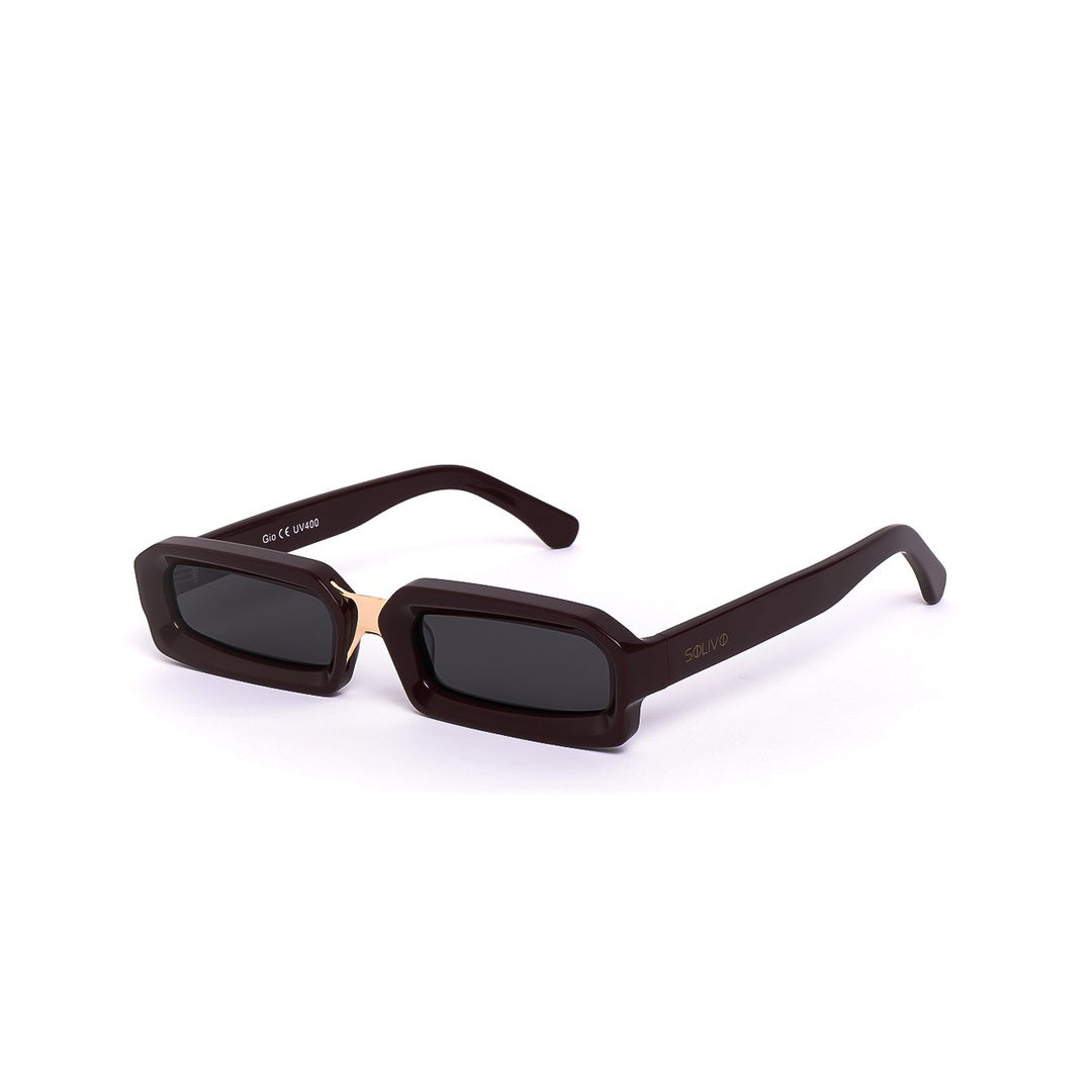 Lentes de sol GIO de Solivo, diseño moderno y elegante, perfectos para combinar estilo y protección UV400 en días soleados.