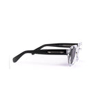 Vista detalle de las gafas de sol LON Cristal Negro de Solivo, con marco en negro y elementos de diseño únicos.