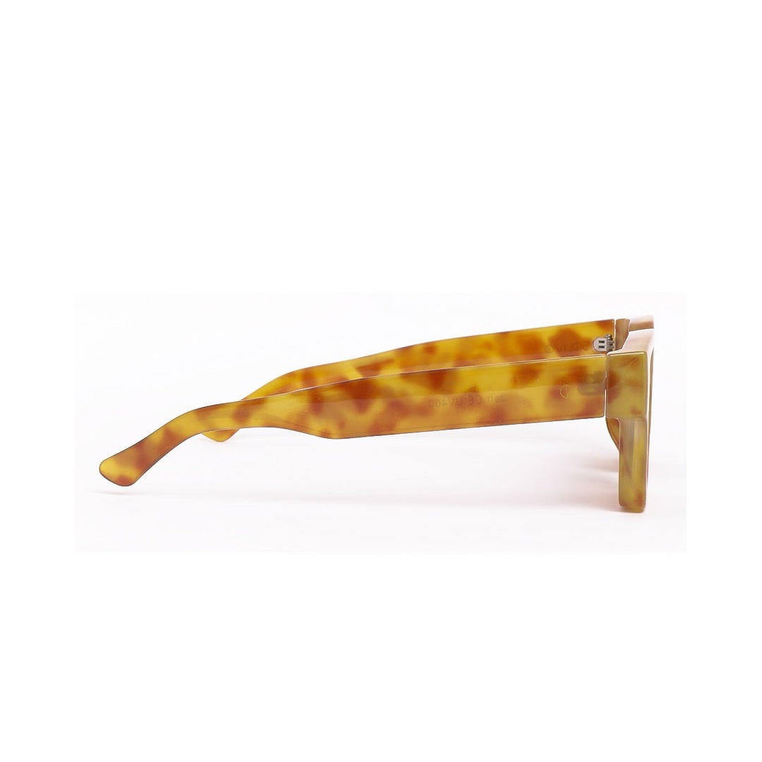 Perfil de los lentes de sol JETT de Solivo, con un diseño elegante en tonos tortuga, ideales para quienes buscan estilo y protección UV.