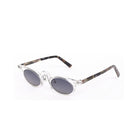 Vista lateral de los lentes de sol LEO de Solivo, con montura clara y detalles en estampado, ideales para actividades al aire libre y estilo diario.