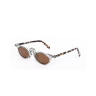 Lentes de sol LEO de Solivo con una vista lateral, combinando un diseño audaz y elegante, perfectos para destacar bajo el sol.