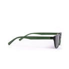 Lentes de sol LIA de Solivo, con diseño elegante y moderno en color verde, ideales para proteger los ojos mientras lucen con estilo en cualquier aventura al aire libre.