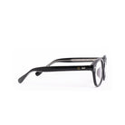 Vista lateral de los lentes de sol LOND de Solivo, resaltando su diseño elegante y detalles de alta calidad, perfectos para cualquier ocasión.