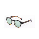 Vista lateral de los lentes de sol LOND Carey Celeste de Solivo, mostrando su estilo sofisticado y lentes polarizados, ideales para la moda y la protección ocular.