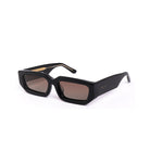 Lentes de sol LUA de Solivo en ángulo lateral, destacando su sofisticado acabado y cristales polarizados.