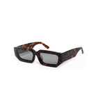 Lentes de sol LUA de Solivo, en color carey, con vista lateral que muestra su forma distintiva y detalles de diseño, perfectos para un look moderno y protegido del sol.