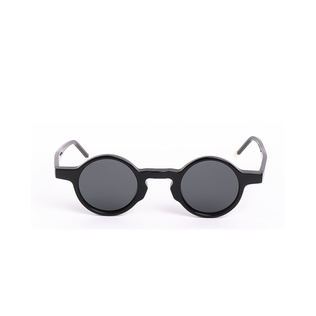 Gafas de sol MIRA - Negro de Solivo con diseño moderno y lentes oscuros, perfectas para proteger tus ojos con estilo en Costa Rica.