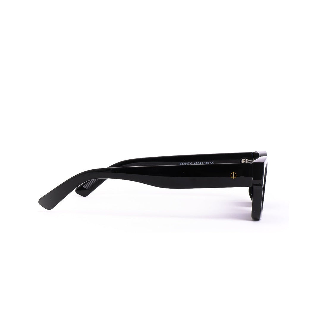 Lentes de sol NOX de Solivo, vista lateral resaltando la comodidad del marco y su diseño contemporáneo, perfectos para proteger tus ojos.