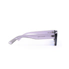 Detalle de los lentes de sol NOX de Solivo, mostrando su diseño elegante y su protección UV400, perfectos para aventuras al aire libre.