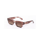 Vista lateral de los lentes de sol NOX de Solivo, mostrando su estilizado diseño contemporáneo y cristales oscuros para una protección óptima.