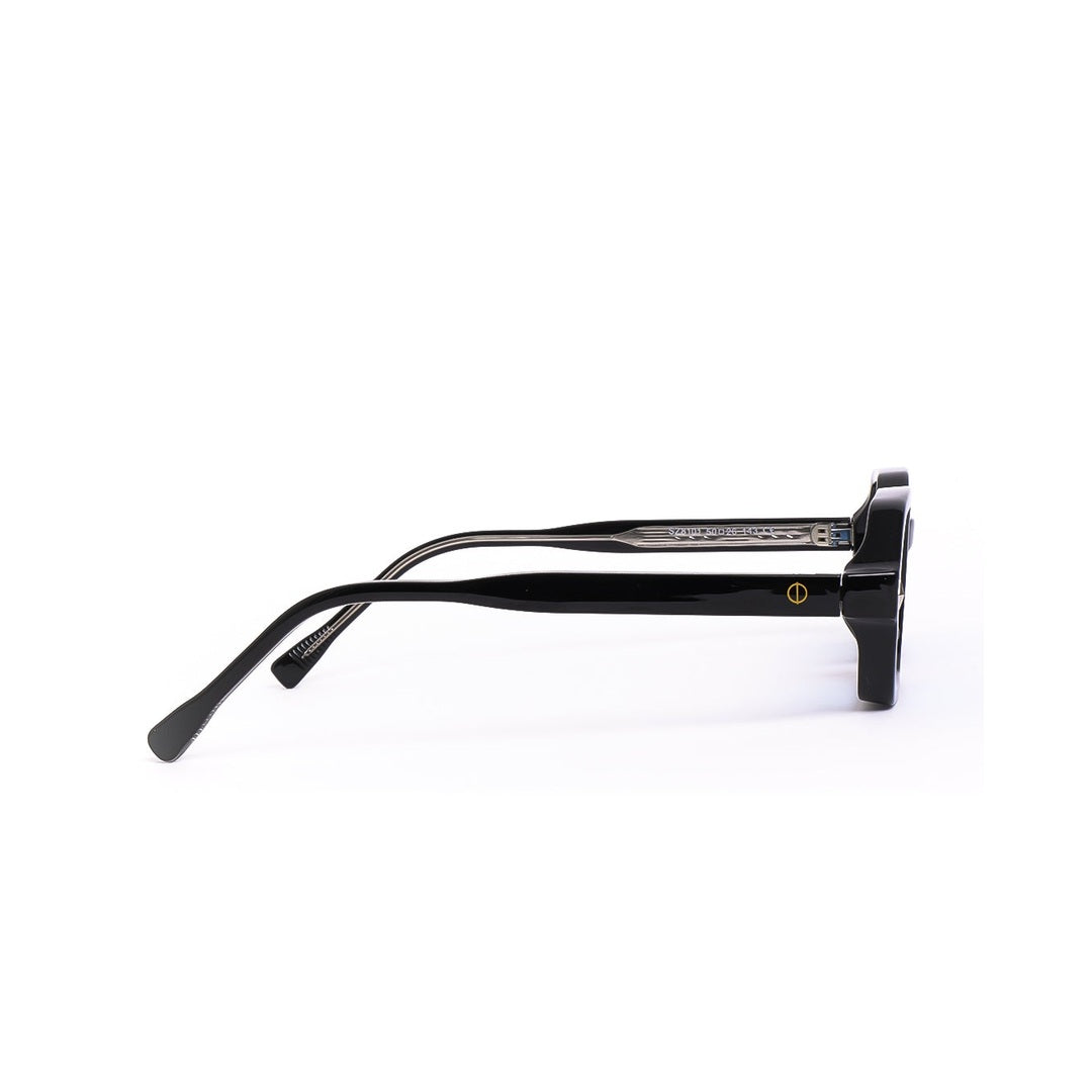 Lentes de sol NYX de Solivo, mostrando su diseño robusto y sofisticado desde un ángulo lateral.