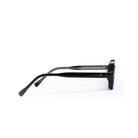 Lentes de sol NYX de Solivo, mostrando su diseño robusto y sofisticado desde un ángulo lateral.