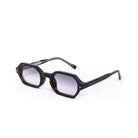 Lentes de sol Copia de Solivo en vista lateral, con acabado elegante y colores oscuros, perfectos para cualquier aventura al aire libre.