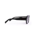 Lentes de sol Oro de Solivo, con marco robusto en negro, ideales para quienes buscan comodidad y durabilidad en sus accesorios.