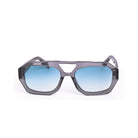 Lentes de sol Oro de Solivo en color gris con tono azul degradado, diseño moderno y elegante, ideales para cualquier ocasión al aire libre. Perfectos para quienes buscan estilo y protección ocular.