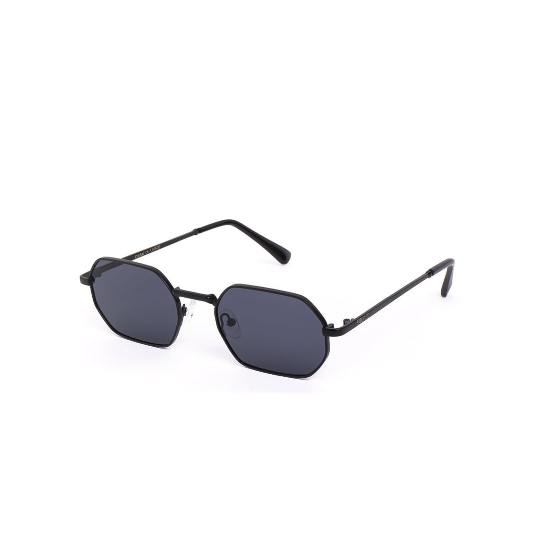 Gafas de sol OSAK de Solivo vistas desde un ángulo lateral, mostrando su elegante diseño moderno y lentes polarizados.