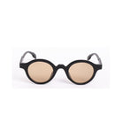 Lentes de sol PRAG de Solivo en color negro, con diseño moderno y lentes en tonos marrones, ideales para vivir el estilo con protección solar.