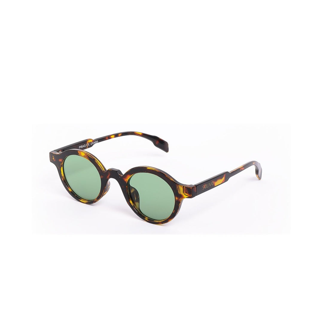 Lentes de sol PRAG de Solivo en diseño moderno y elegante, con lentes verdes y montura tipo carey para un estilo sofisticado.
