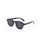 Lentes de sol PARI de Solivo, diseño moderno y elegante en color negro, perfectos para proteger tus ojos con estilo.