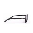 Vista lateral de los lentes de sol PARI de Solivo, mostrando su estructura sofisticada y cómoda en negro, ideales para cualquier ocasión.