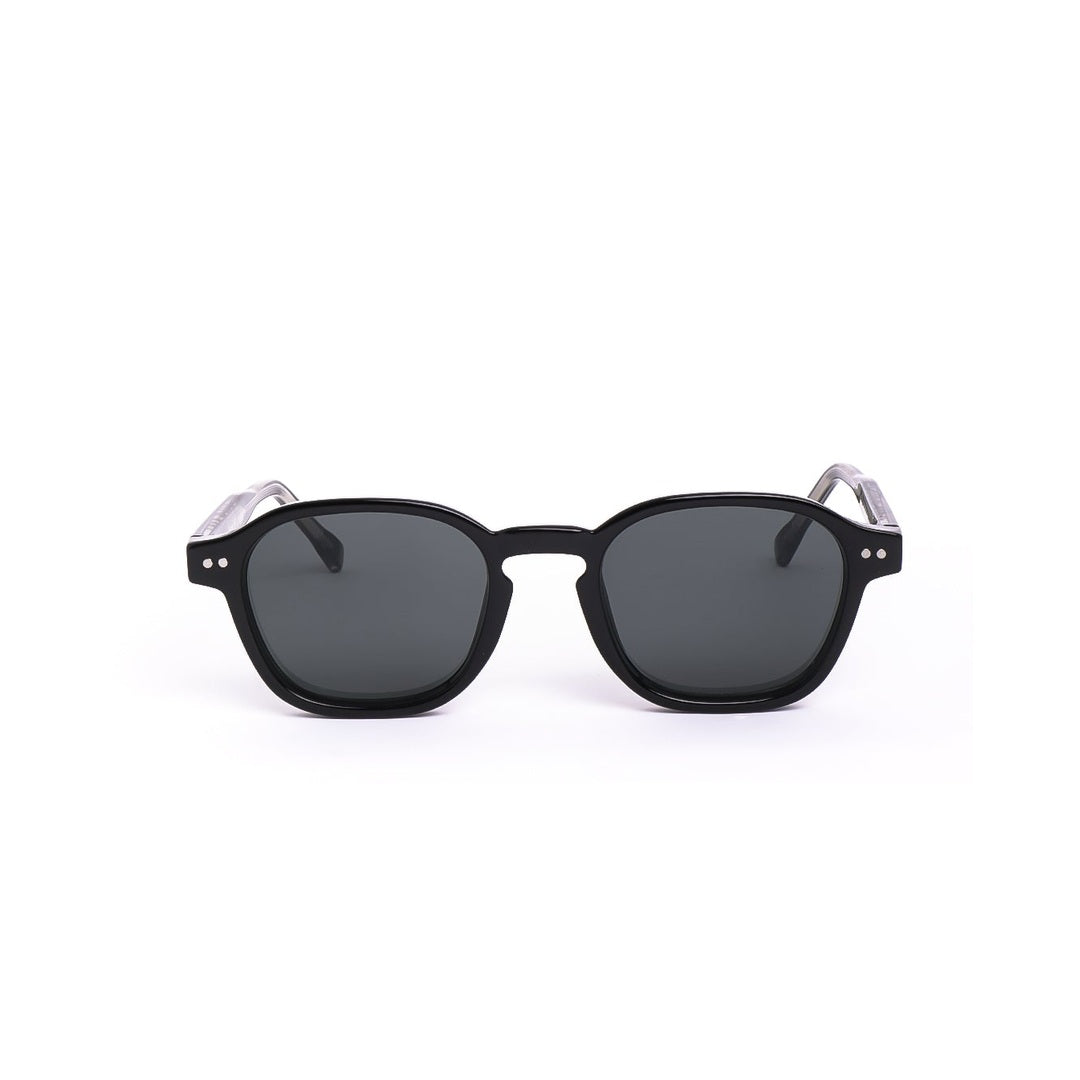 Lentes de sol REM de Solivo en color negro, frontales, con diseño elegante y protección UV400, perfectos para proteger tus ojos con estilo.