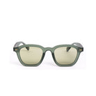 Lentes de sol RIO de Solivo, con diseño moderno y elegante, vista frontal mostrando su color verde sutil y lentes polarizados. Perfectos para proteger tus ojos con estilo.