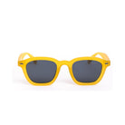 Lentes de sol RIO de Solivo en color amarillo brillante, diseño elegante y moderno, con cristales oscuros para protección UV400 y reducción del deslumbramiento, ideales para actividades al aire libre.