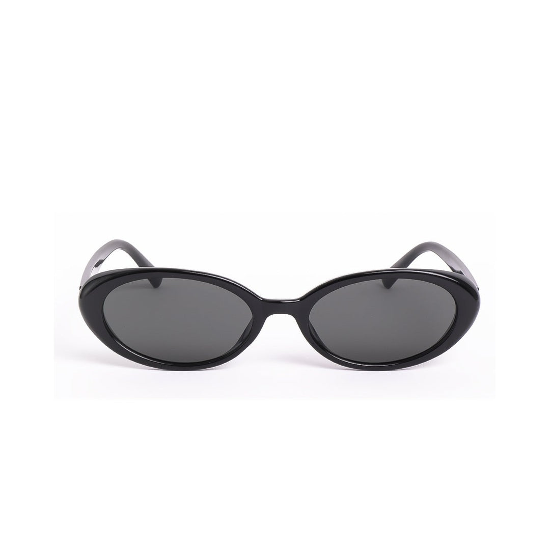 Gafas de sol modernas RONIZ en color negro de Solivo, con un diseño ovalado y lentes oscuros, ideales para un look sofisticado.