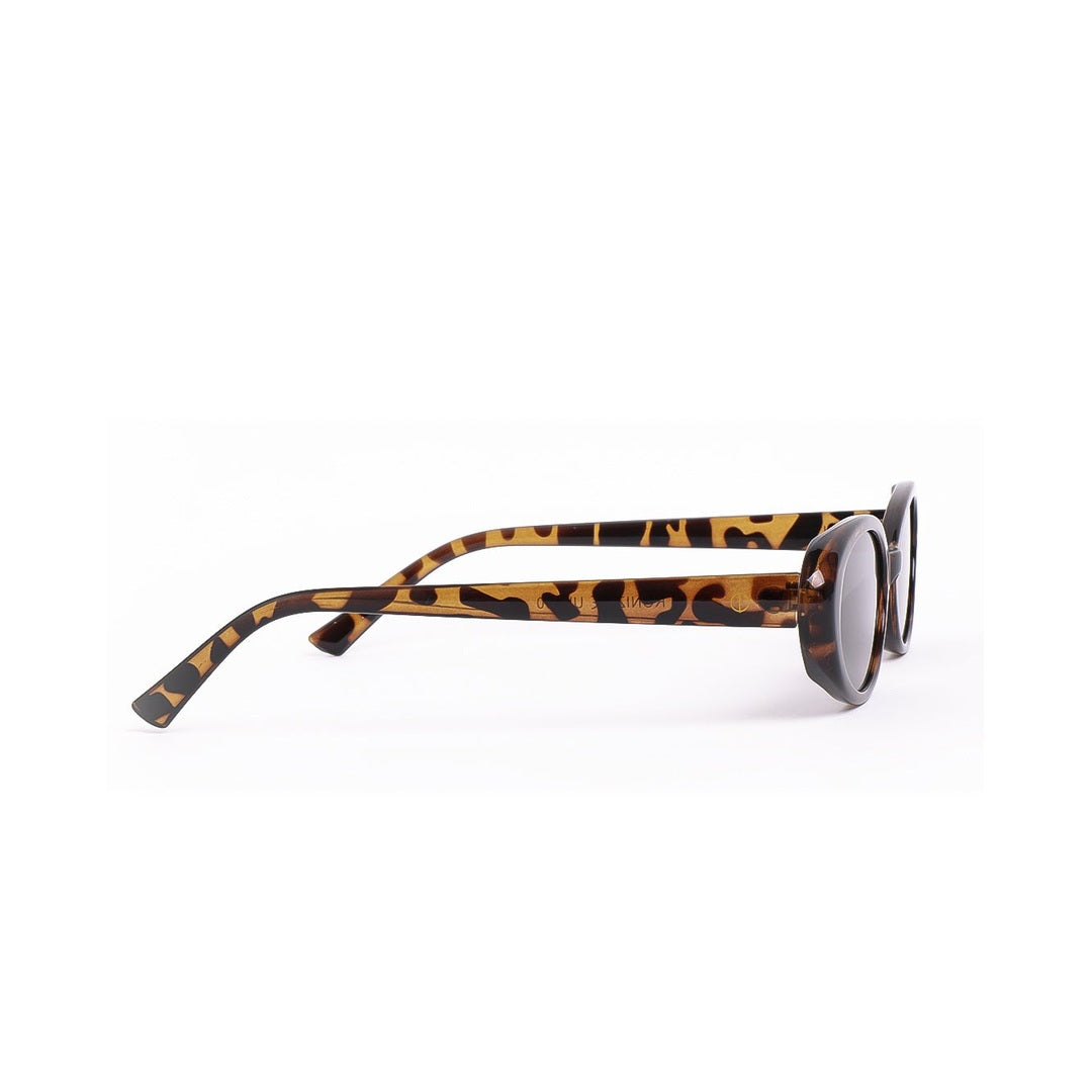 Gafas de sol RONIZ - Carey de Solivo, perfil de gafas con marco estilizado en carey y lentes oscuros.