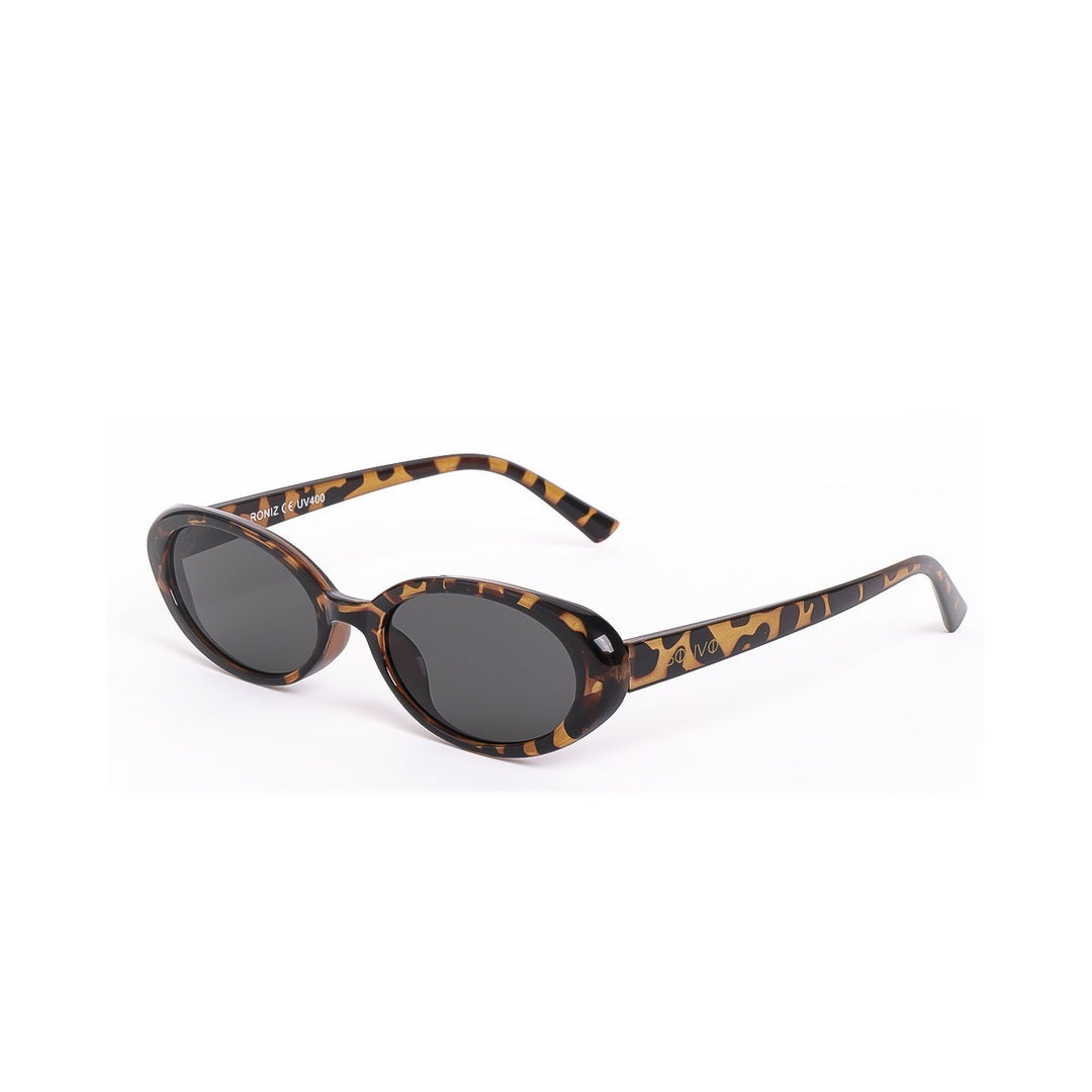 Gafas de sol RONIZ - Carey de Solivo, vista lateral con marco de carey y detalles de diseño moderno.