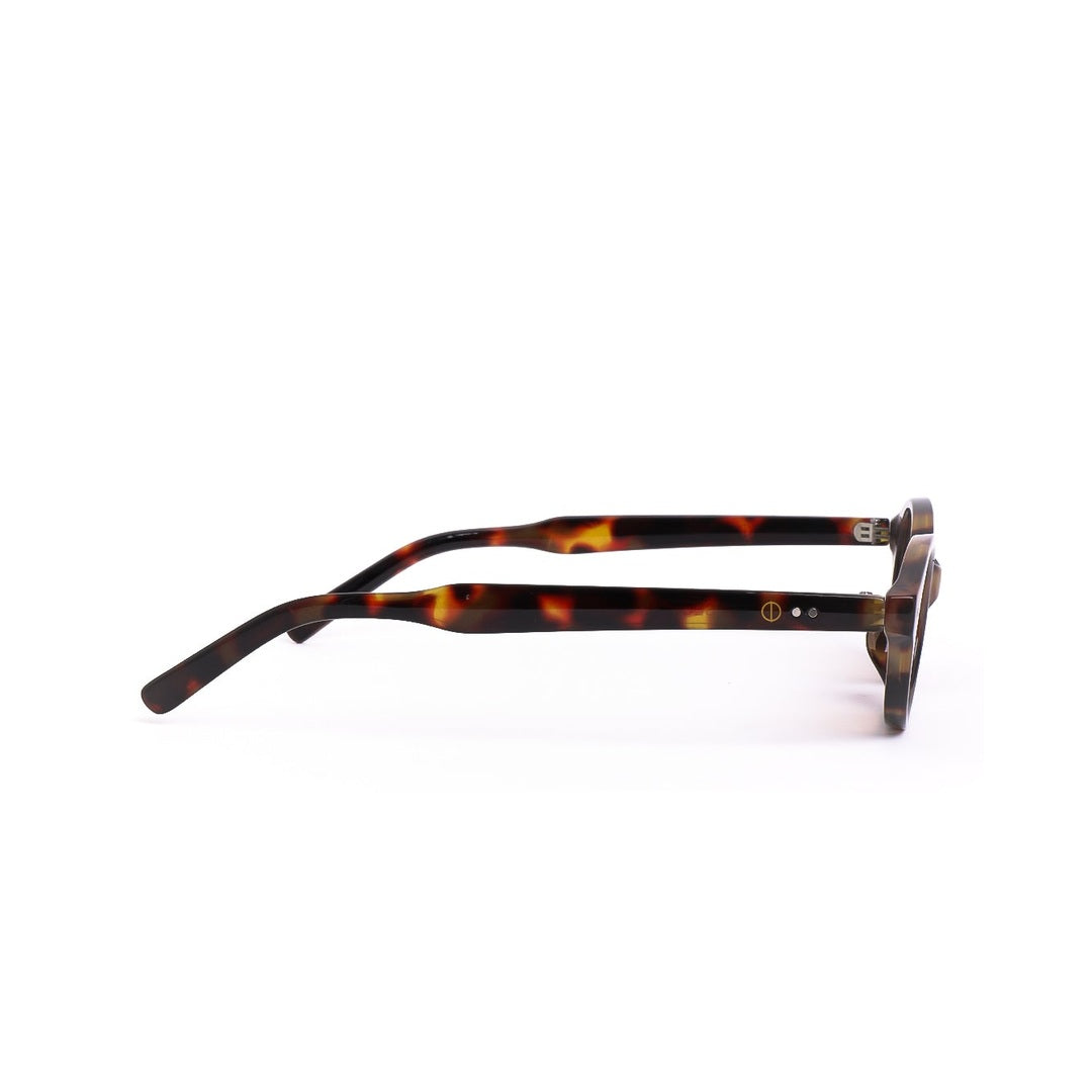 Lentes de sol SEOU - Carey de Solivo, perspectiva lateral que destaca su diseño elegante y cómodo, ideales para lucir a la moda.