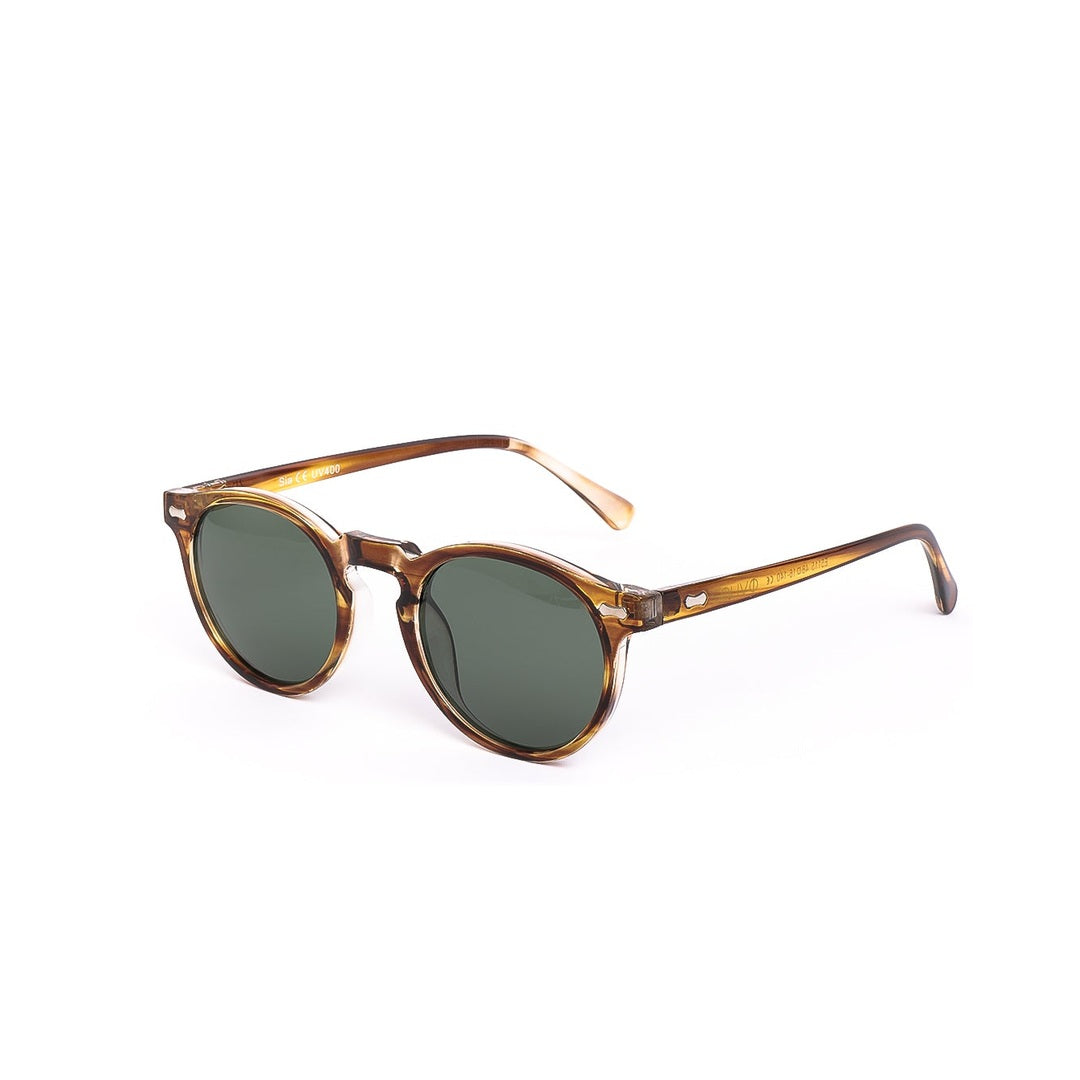 Lentes de sol SIA de Solivo, diseño elegante y moderno en color marrón con lentes verdes, ideales para complementar cualquier atuendo y proporcionar protección UV400.
