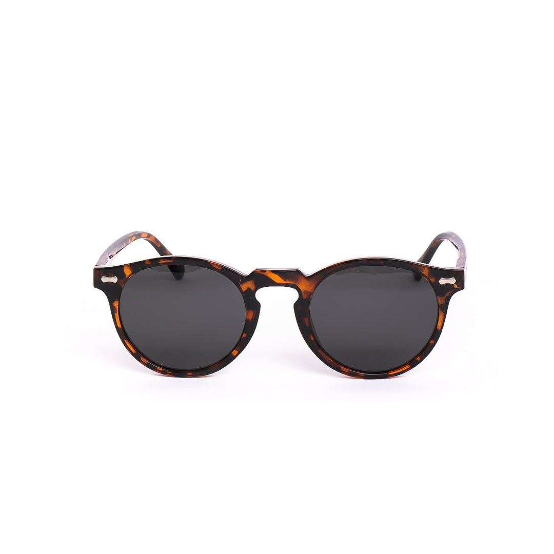 Lentes de sol SIA de Solivo, diseño moderno y elegante, vista frontal, ideales para protección UV y estilo premium.