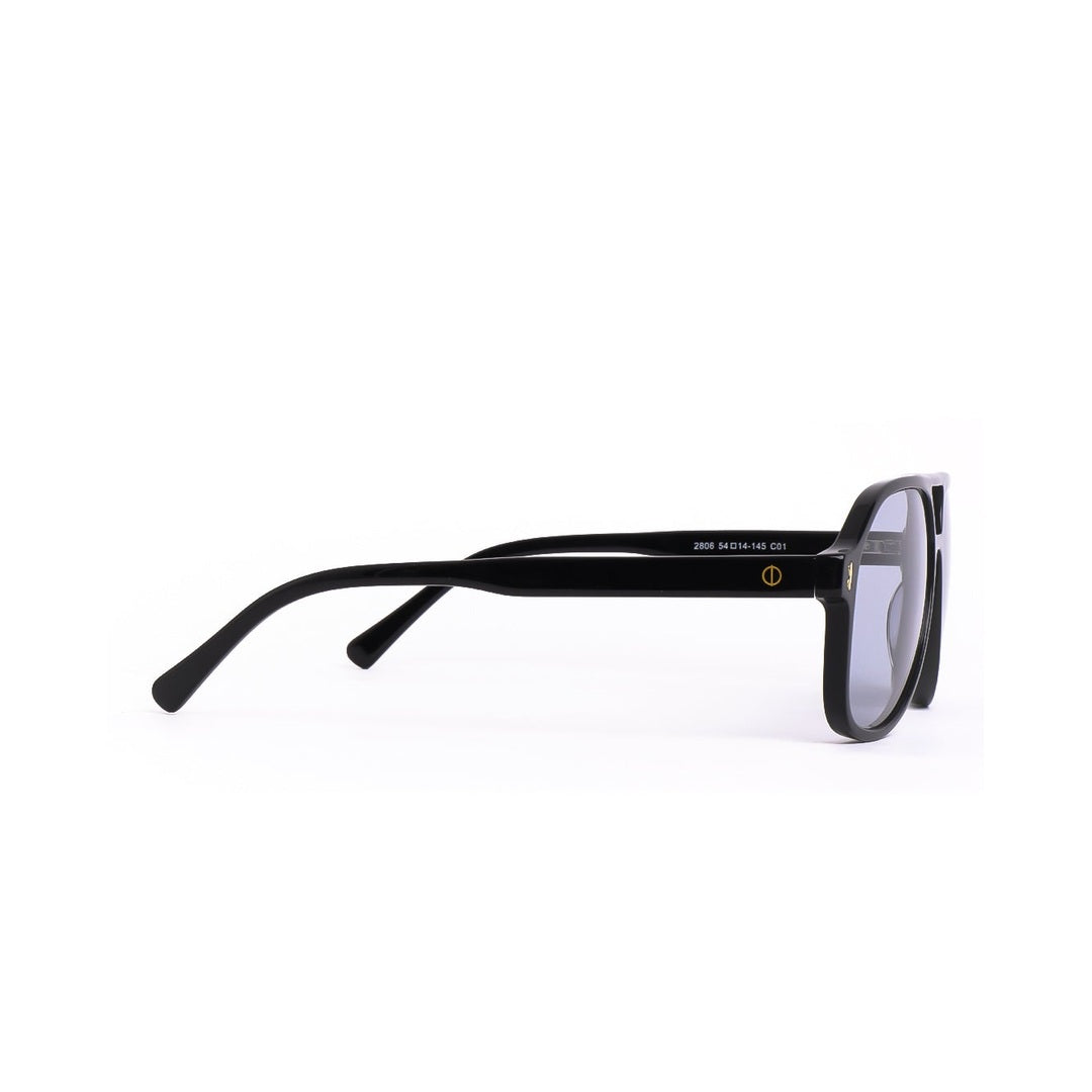 Detalle de los lentes de sol Sol Negro de Solivo — montura negra con logo y protección UV400