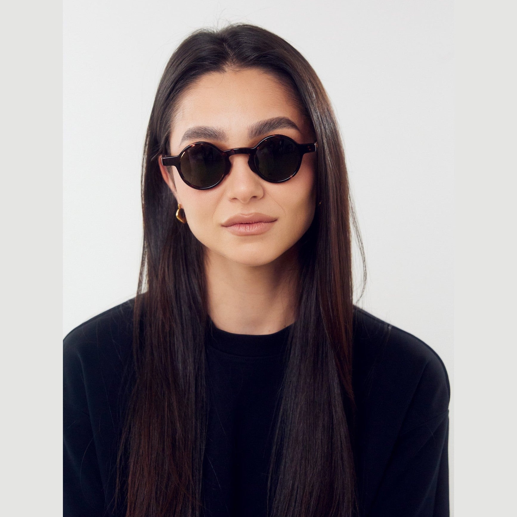 Lentes de sol MIRA - Negro de Solivo con diseño moderno y elegante, ideales para proteger tus ojos del sol en Costa Rica.