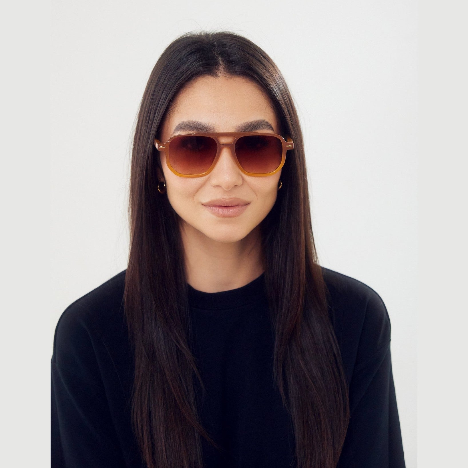 Lentes de sol SYND de Solivo, combina moda y protección UV400, diseño elegante y moderno para actividades al aire libre.