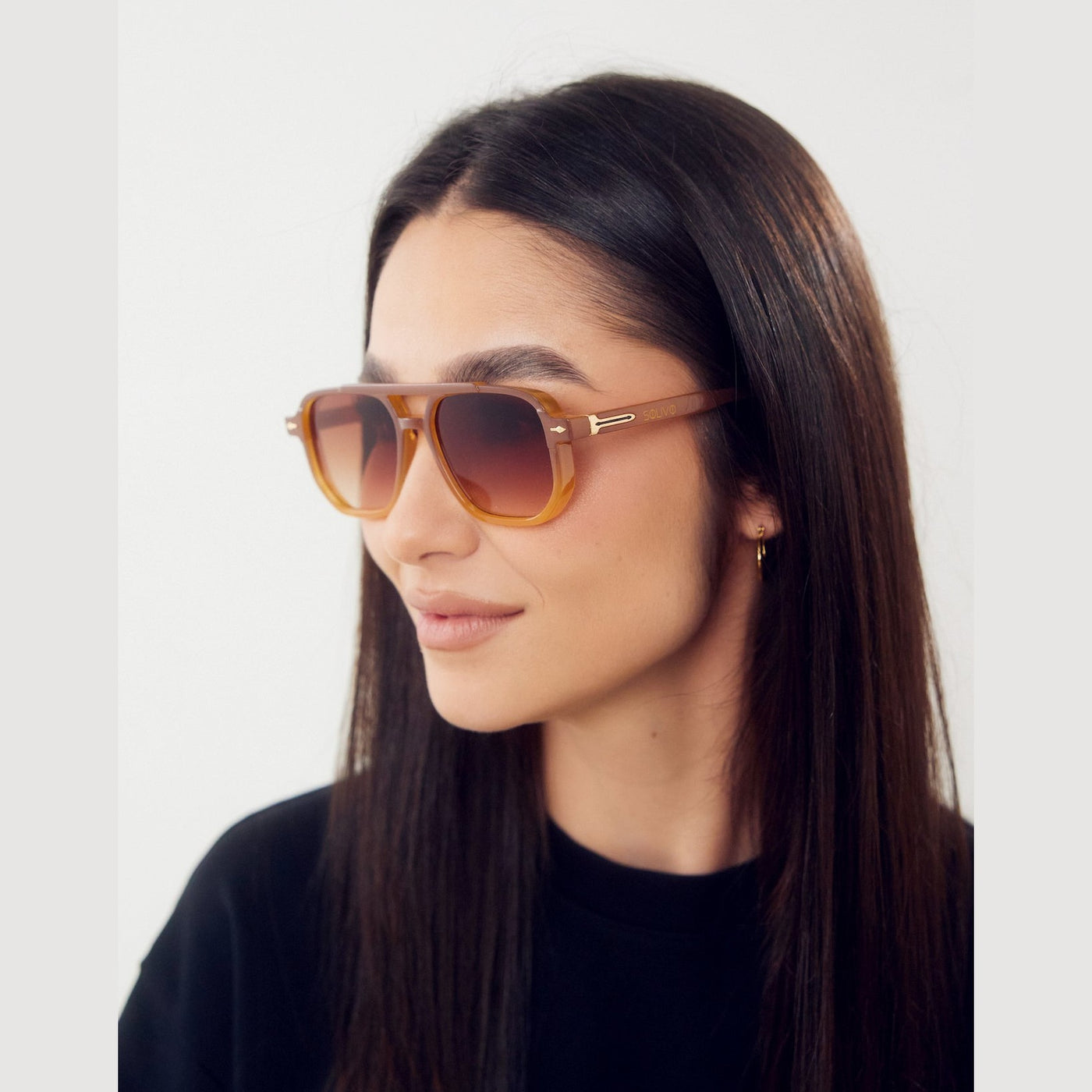 Detalle de los lentes de sol SYND Miel de Solivo Eyewear — filtro UV400, para actividades al aire libre