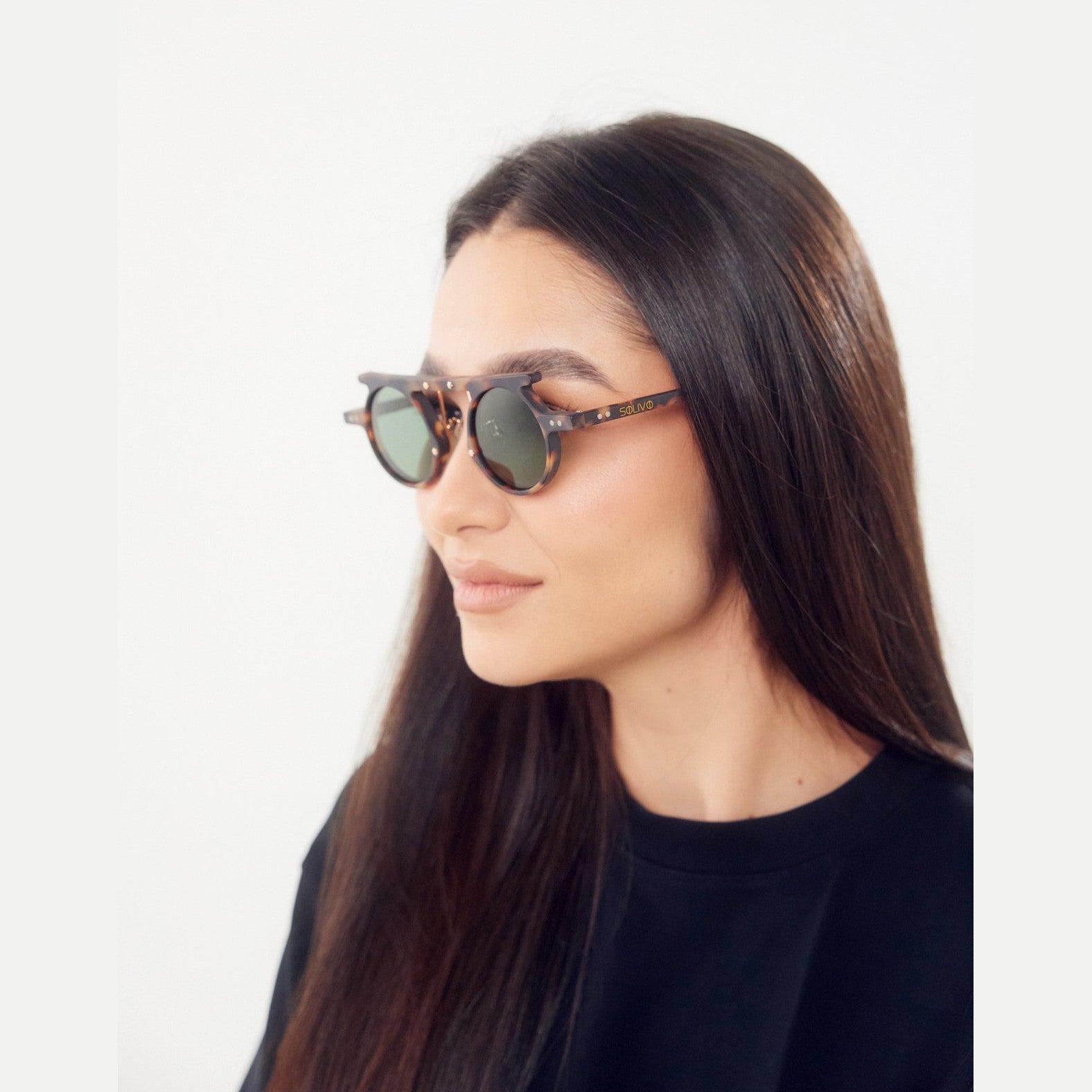 Detalles de los lentes D'OER de Solivo, con lentes polarizados que garantizan visión clara y sin reflejos, perfectos para actividades al aire libre.