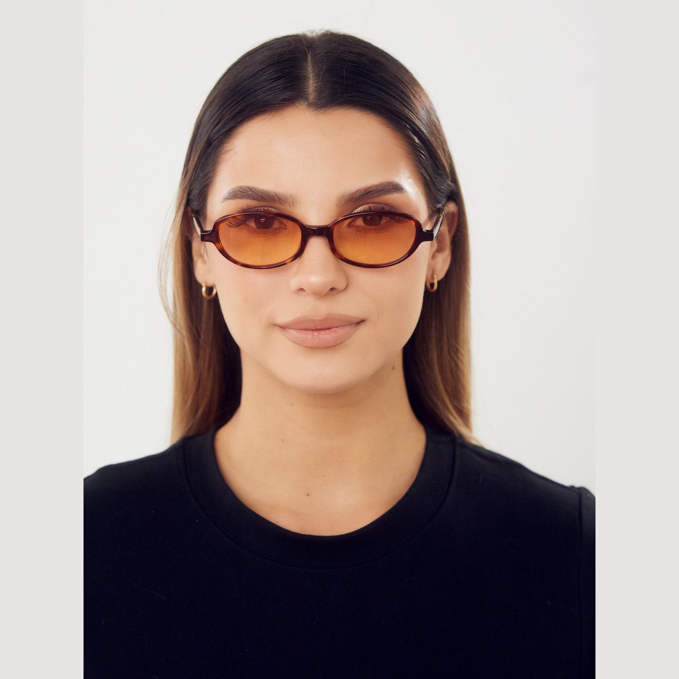 Vista lateral de los lentes de sol SISI Carey Sunset de Solivo Eyewear — varillas de acetato, protección UV400