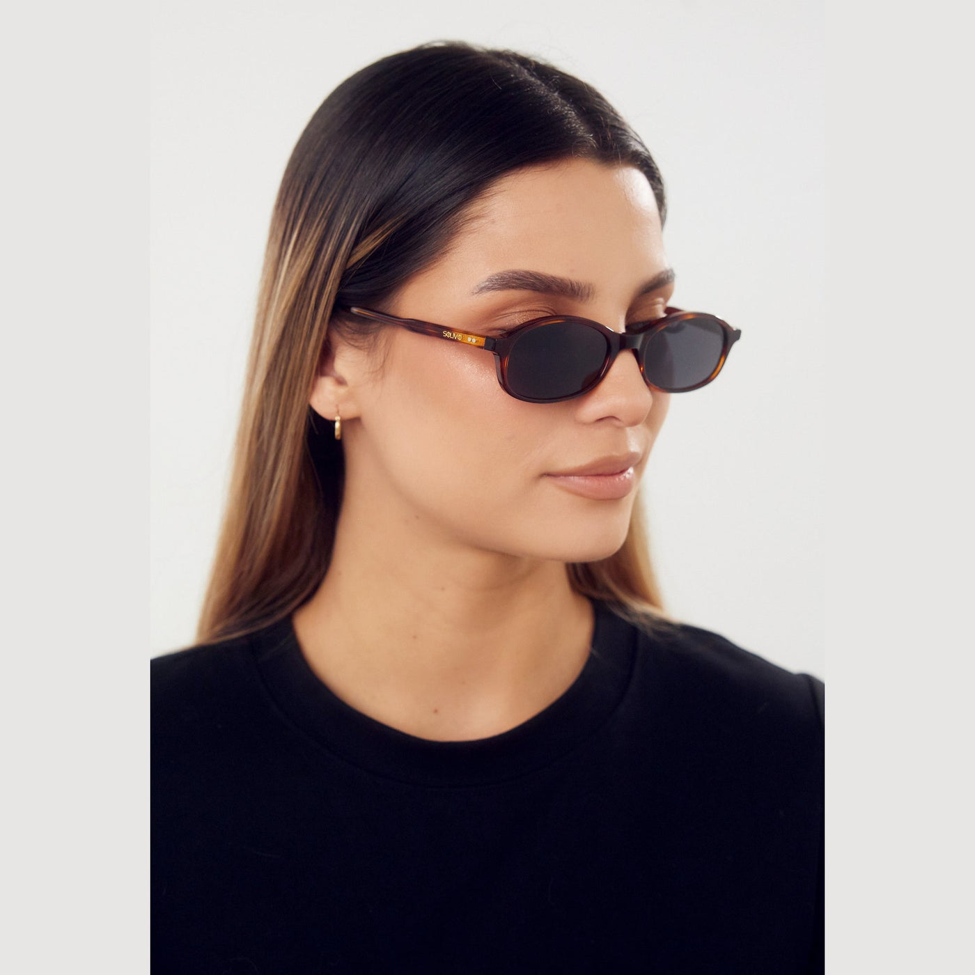 Detalle de los lentes de sol MEI Carey de Solivo Eyewear — filtro UV400, acetato tortoise