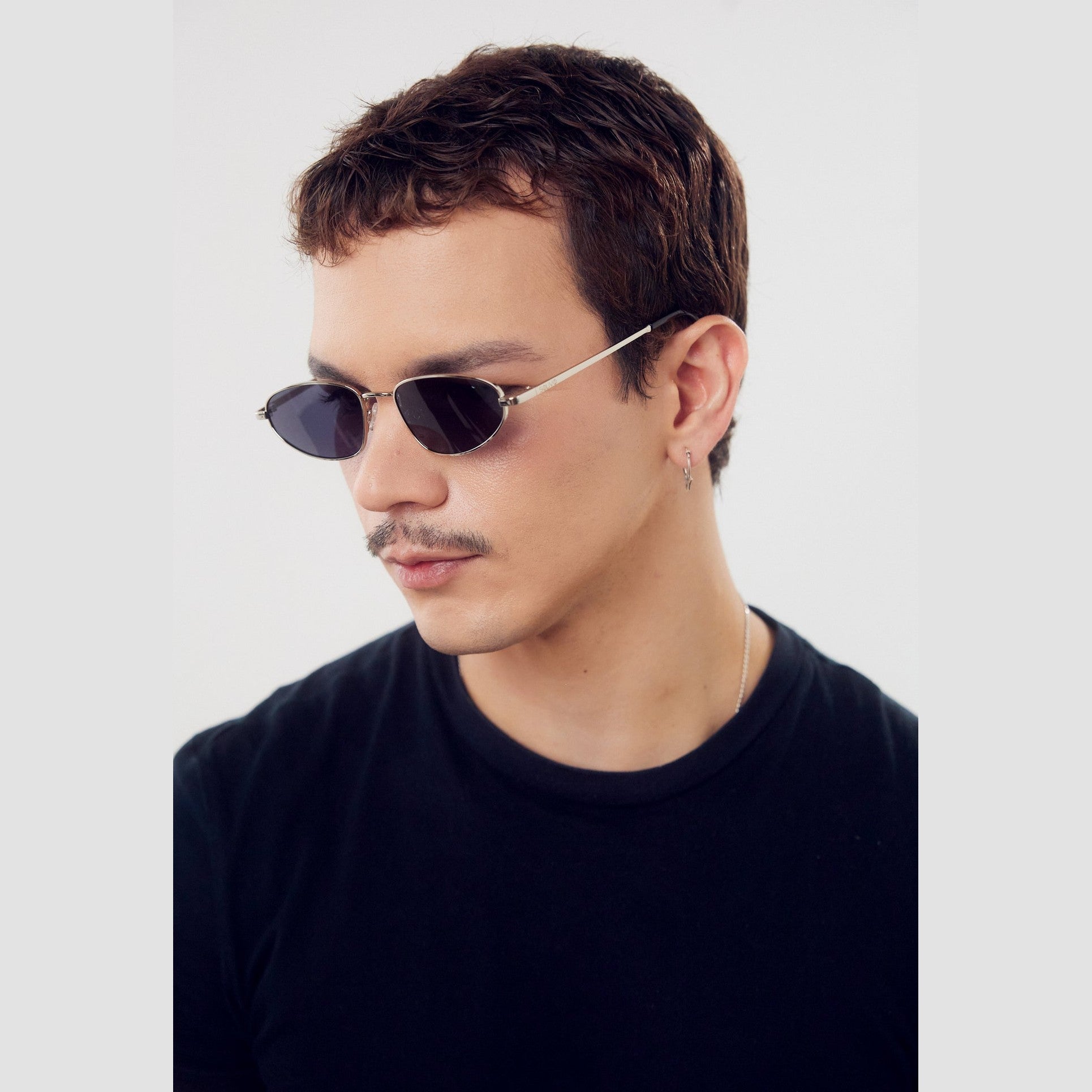 Vista detallada de los lentes LIMA - Negro de Solivo, con garantía de protección UV400, ideal para cualquier ocasión y tipo de rostro.