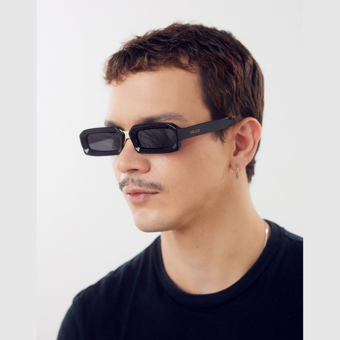 Detalle de los lentes de sol GIO Negro de Solivo Eyewear — filtro UV400, diseño moderno
