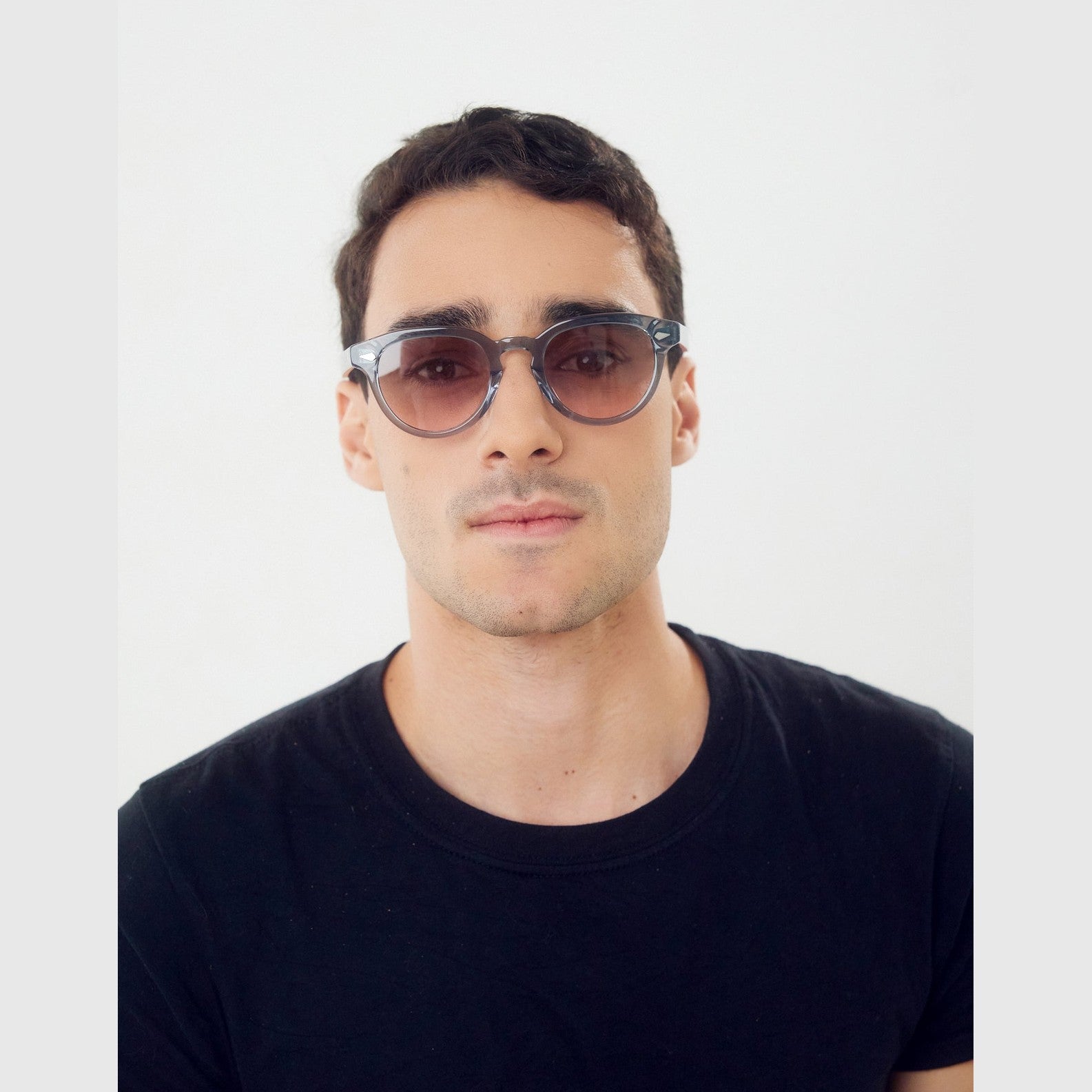 Lentes de sol OBO de Solivo en color Azul Gris, perfectos para un estilo elegante y protección UV. Ideales para actividades al aire libre.