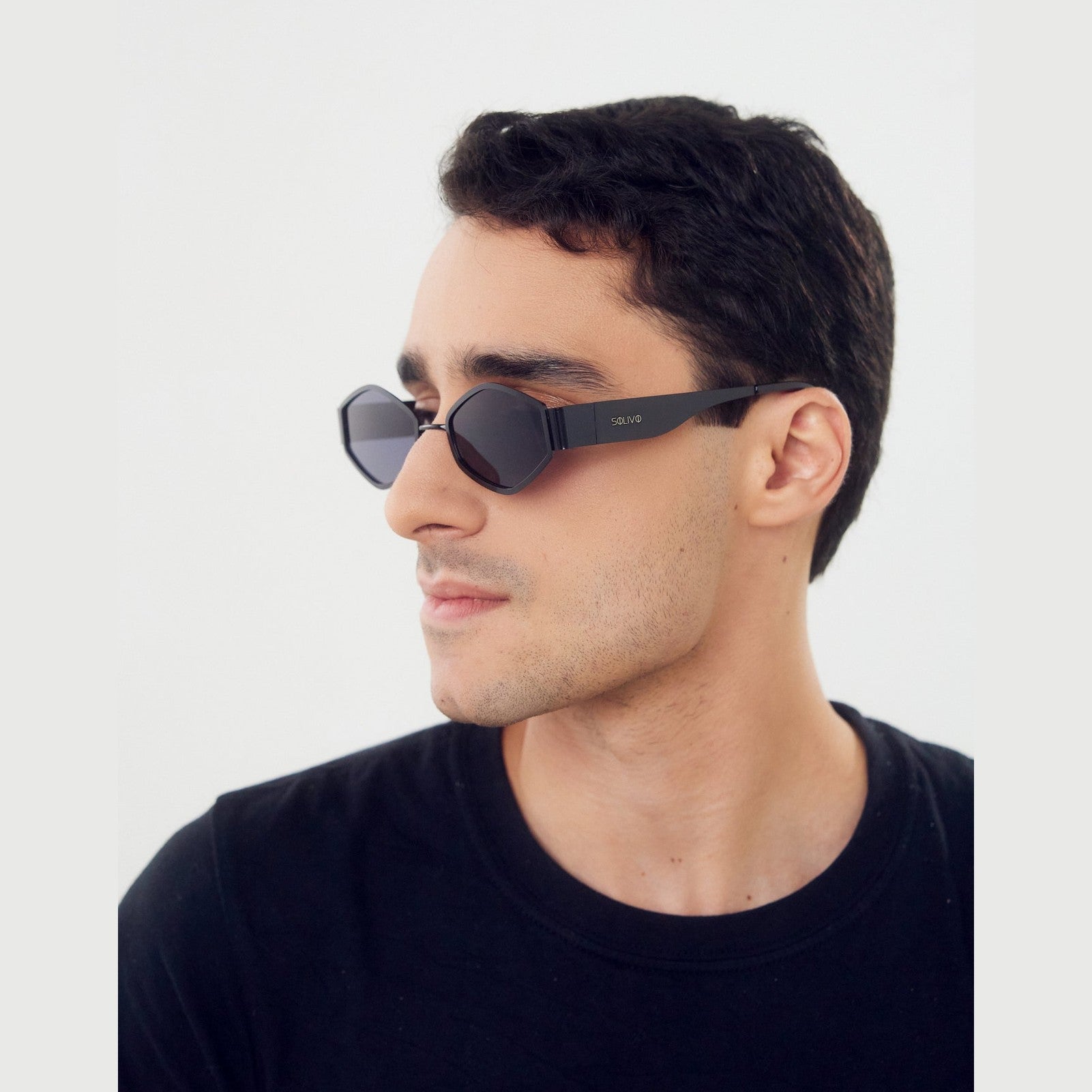 Lentes de sol CAPE de Solivo, ideales para una declaración de moda mientras protegen tus ojos del sol.