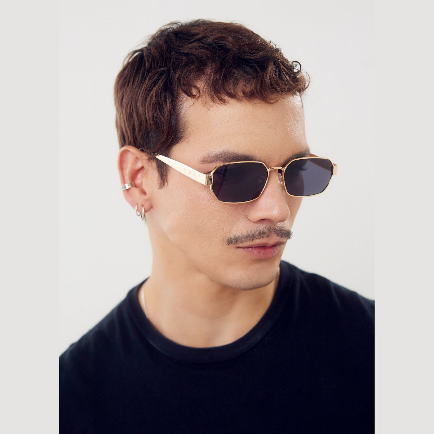 Lentes de sol CHIC de Solivo, diseño elegante y moderno, perfectos para proteger tus ojos con estilo mientras disfrutas del sol.